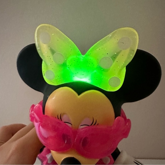Disney, Minnie Mouse, Singing Glitz & Glam Posable Talking, Color Bow Lights Up - Picture 2 of 16